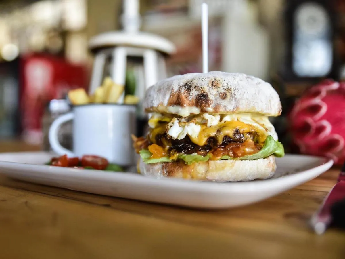 Suzies Huis Restaurant Bed And Breakfast Cape Town